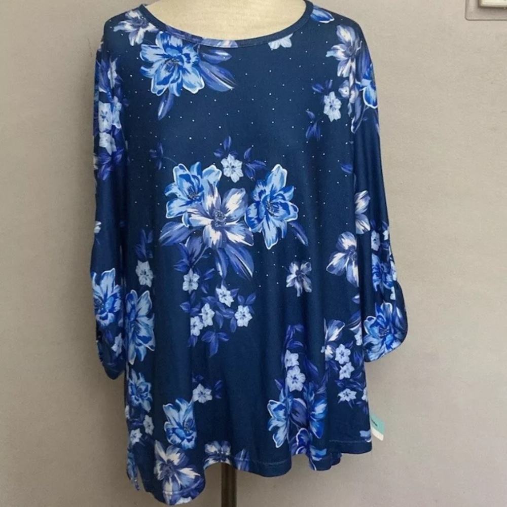 8-22 C D Daniels Blue Top Floral Studs 2x NWT Sparkle